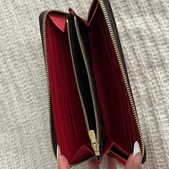 Louis Vuitton Wallet - Picture 2 of 5